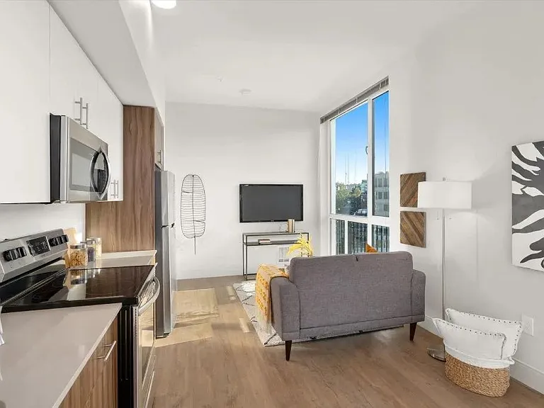 Pivot Apartments — Photo 18
