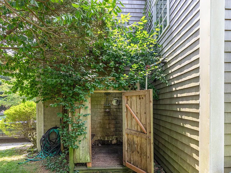 379 Ferry Rd — Photo 25