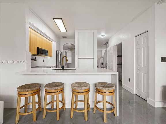 4th image of 3370 NE 14th Dr #106-29
