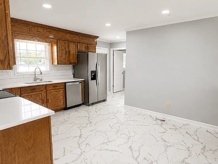 101 Bayview Cir — Photo 6