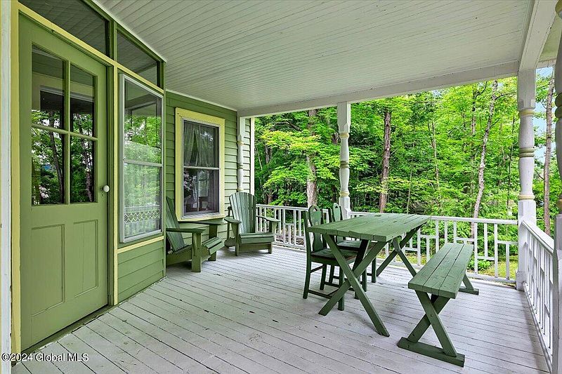 4th image of 40 Goodman Avenue