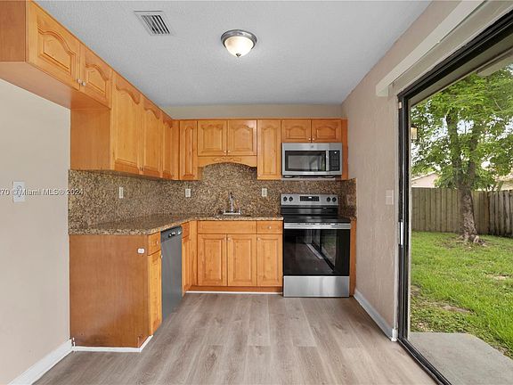 4th image of 8211 SW 7th St