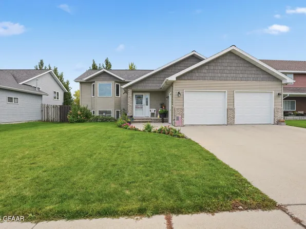 2155 41st Ave S, Grand Forks, ND 58201