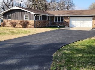 520 North Dr, Mt Zion, IL 62549