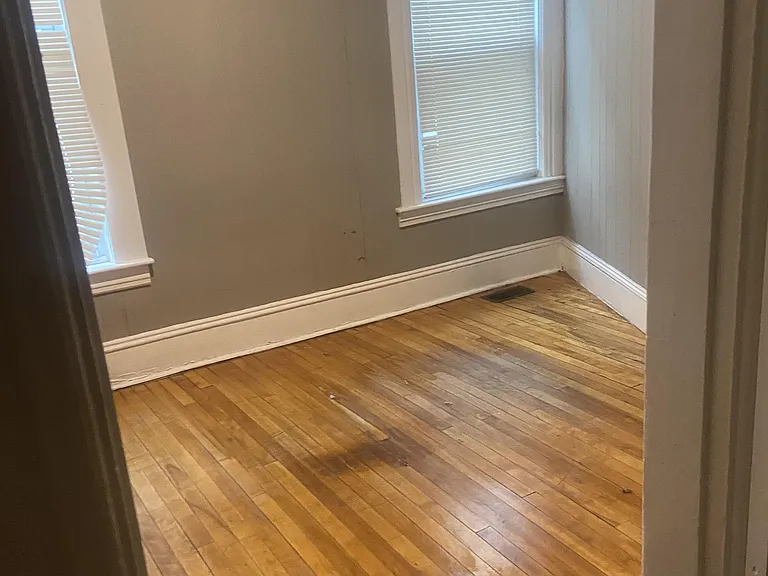 391 Manchester St — Photo 12