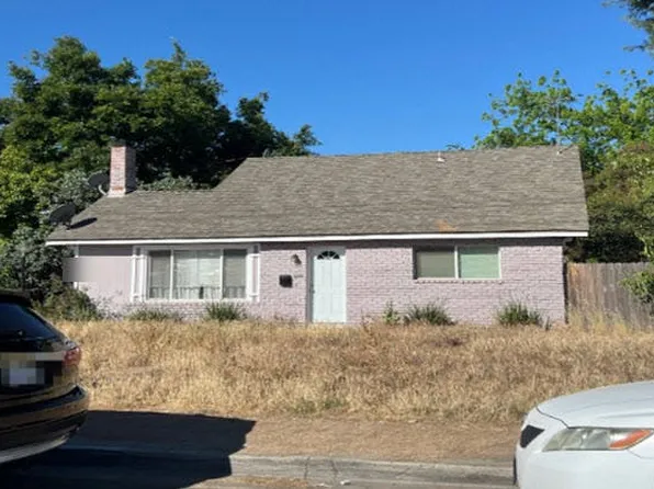 332 Hinkley Ave, Oakdale, CA 95361