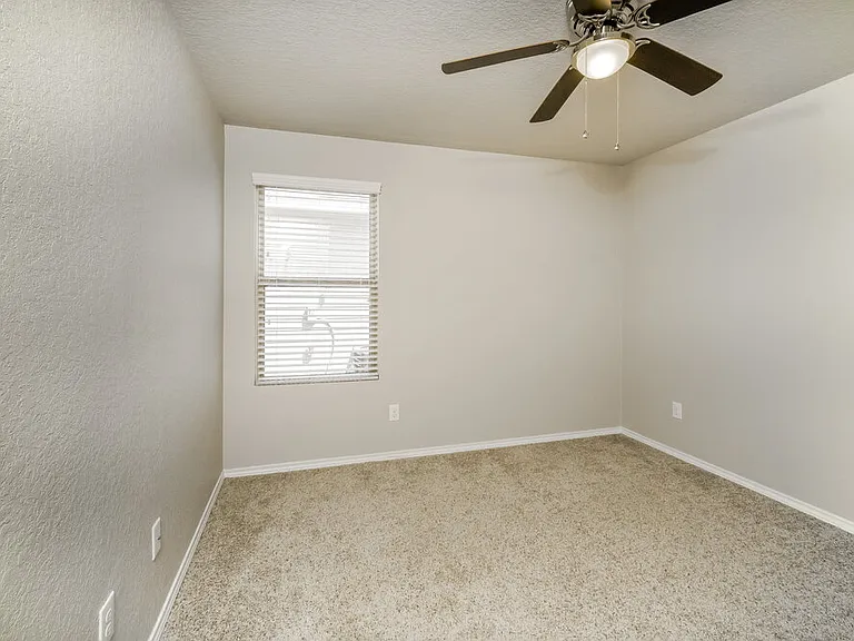 2923 Daisy Mdw — Photo 16