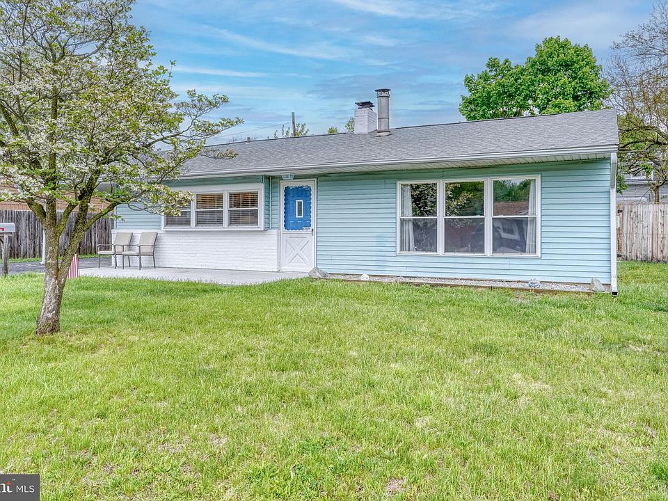 1st image of 62 Montrose Dr
