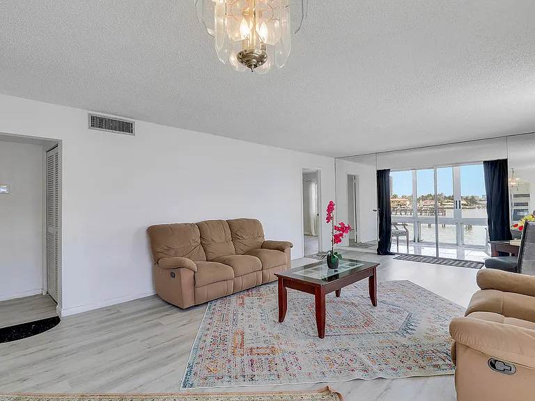 410 Wilma Cir #308 — Photo 26
