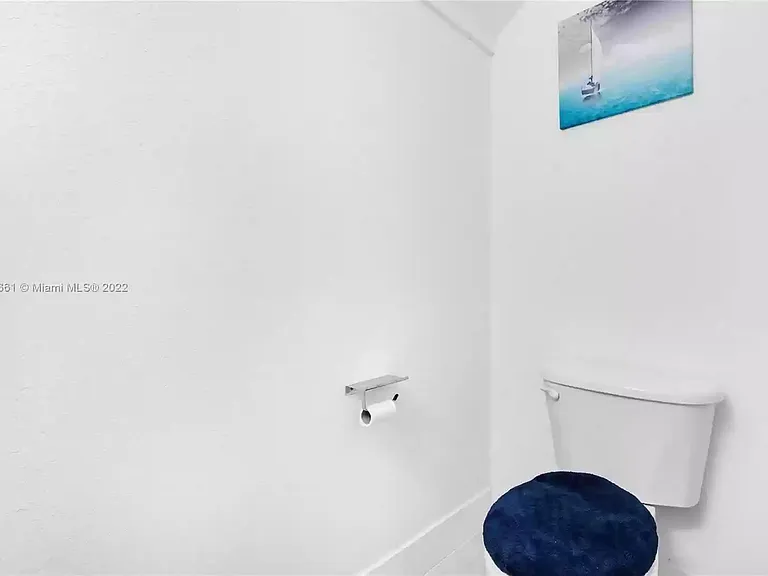 3709 NE 4th St — Photo 6