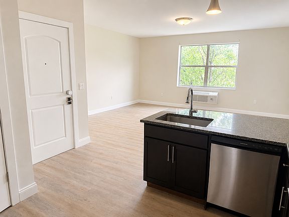 3rd image of 6400 Jefferson St #403A