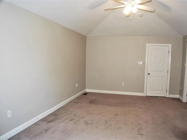 209 Moore Ct — Photo 16