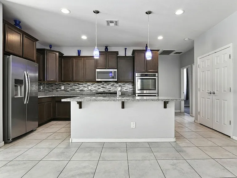 7707 S 37th St — Photo 14
