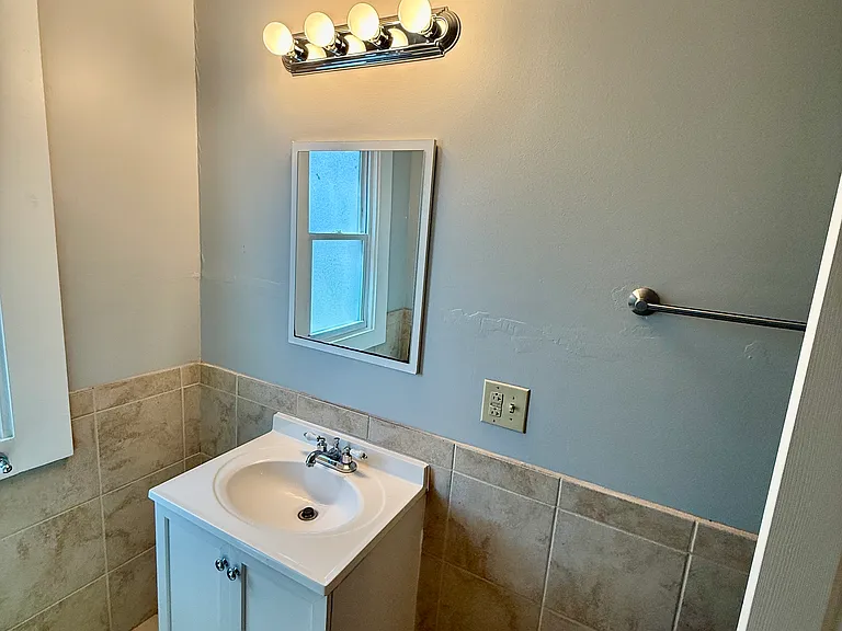 325 Clinton St #325 — Photo 15