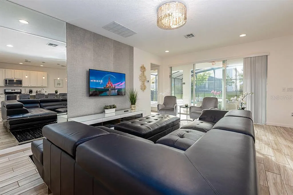 5 bed, 5.0 bath, 3067 sqft, $3,900 — Photo 3
