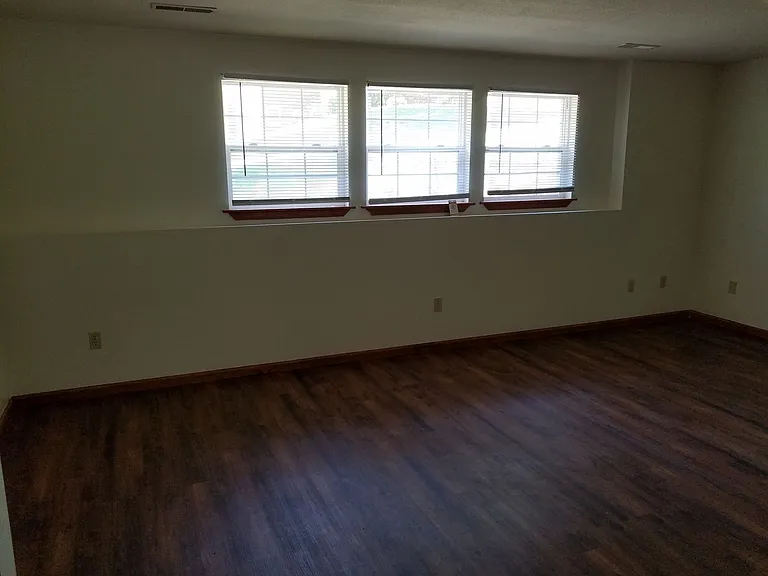 2305 Primrose Dr — Photo 6