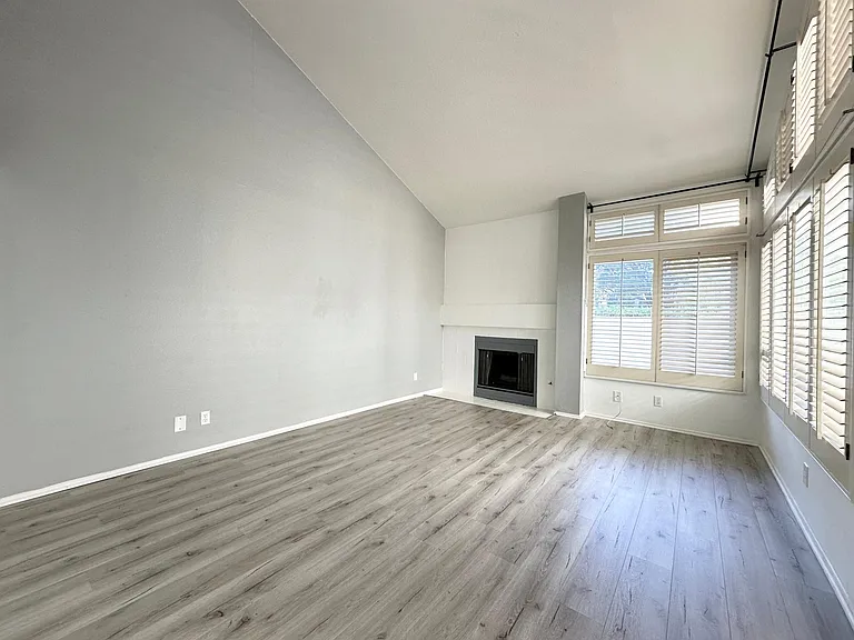 166 Stanford Ct — Photo 8