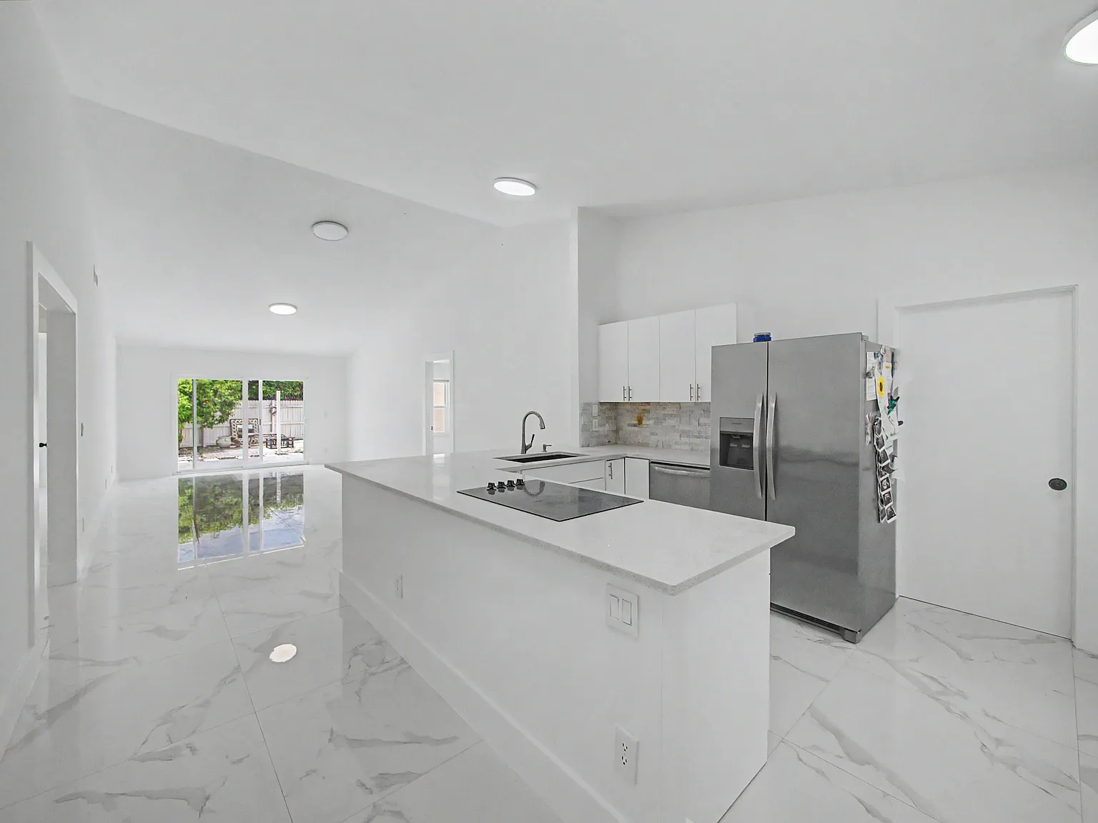 3 bed, 2.0 bath, 1318 sqft, $2,995 — Photo 3