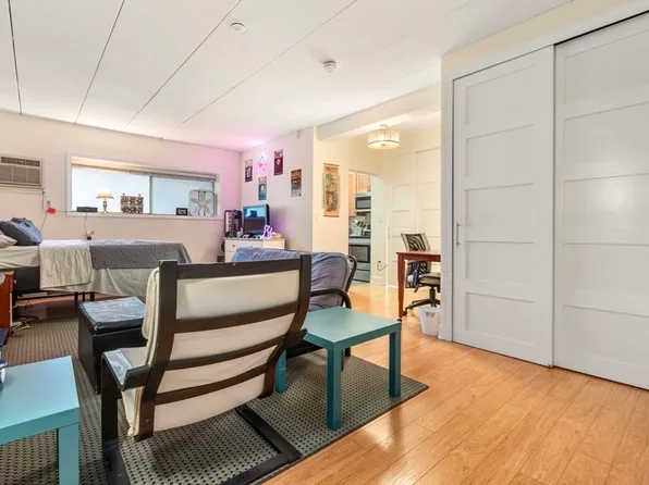 995 Massachusetts Ave APT 106, Arlington, MA 02476