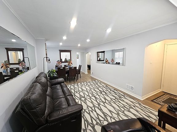 4th image of 5701 S Mobile Ave