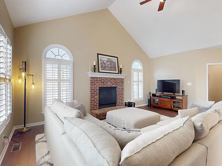 43911 Camellia St — Photo 21