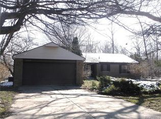 20051 Parke Ln, Grosse Ile, MI 48138