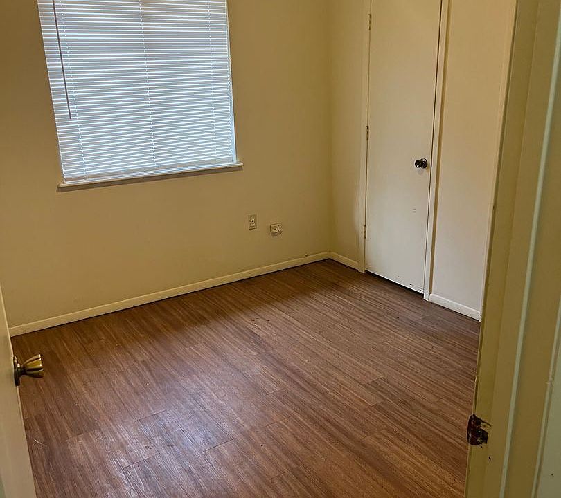 2nd image of 3009-3011 Old Missouri Rd #3009