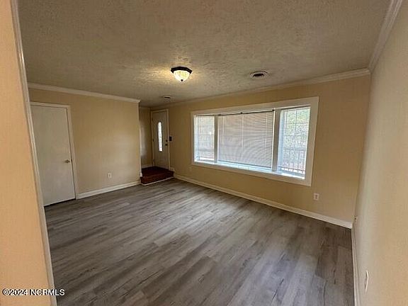 4th image of 422 E Leonard St #A