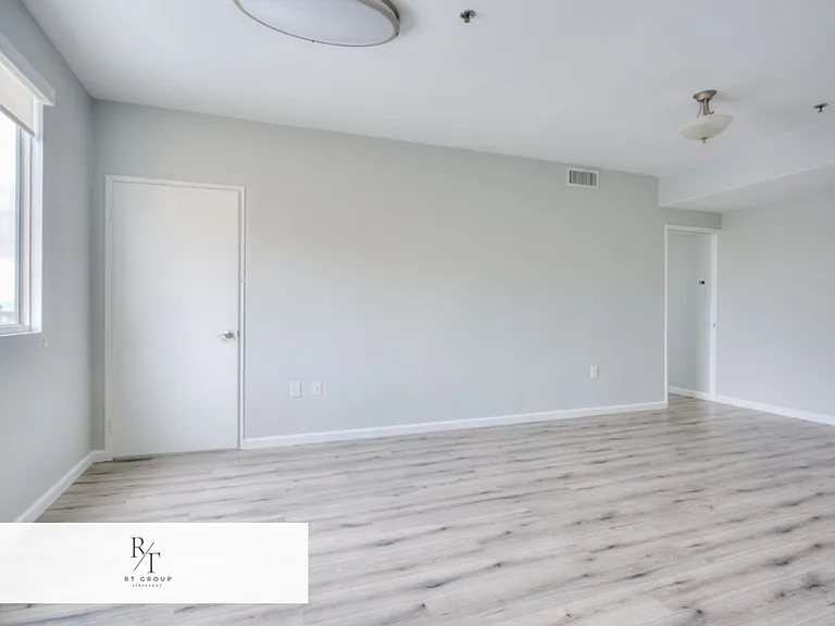 580 W Main St #302 — Photo 9
