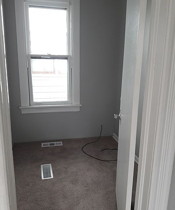 5th image of 215 S 11th Ave