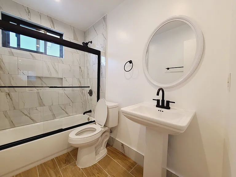 1819 S Manhattan Pl — Photo 5