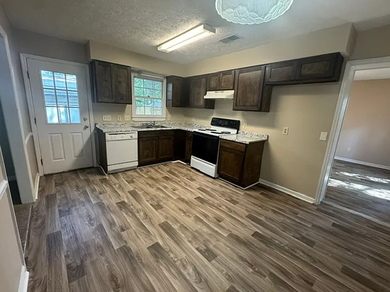 228 Hearthstone Dr — Photo 5