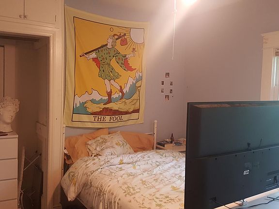5th image of 811 Lexington Ave