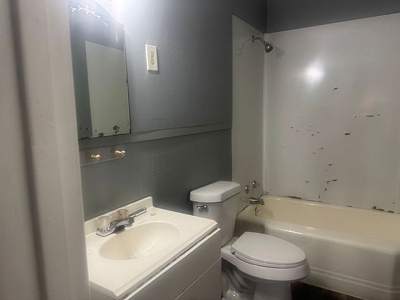 5th image of 608 Harrell Ave