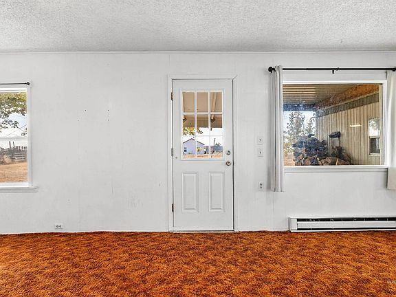 4th image of 748 N Lincoln St