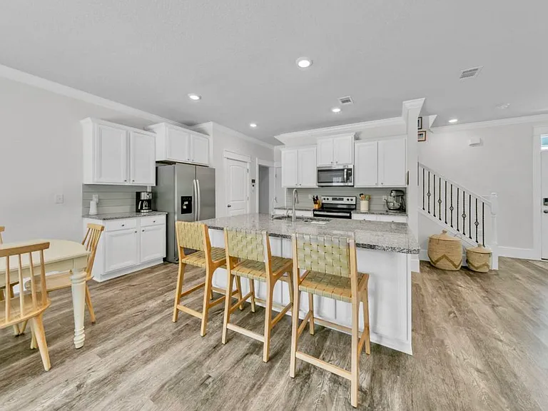 148 Stonegate Cir — Photo 6