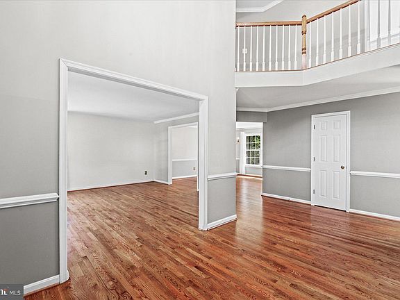 4th image of 5002 Dorsett Ct
