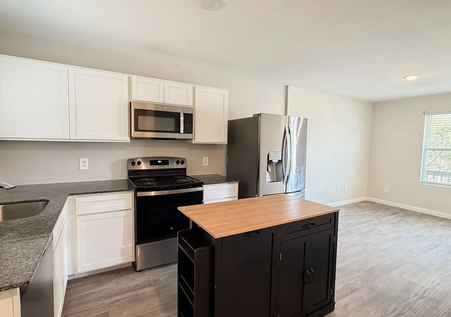 Affordable Conroe Rental Home with Practical Living Space — Photo 4