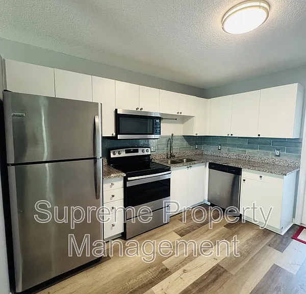 5021 Burlington Ave N — Photo 4