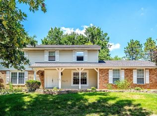 365 Dinsmoor Dr, Chesterfield, MO 63017