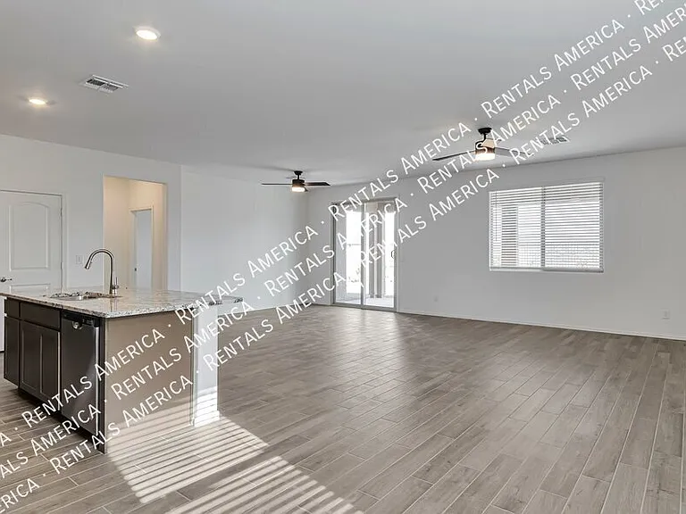 8905 E Pantano Bluff Dr — Photo 4