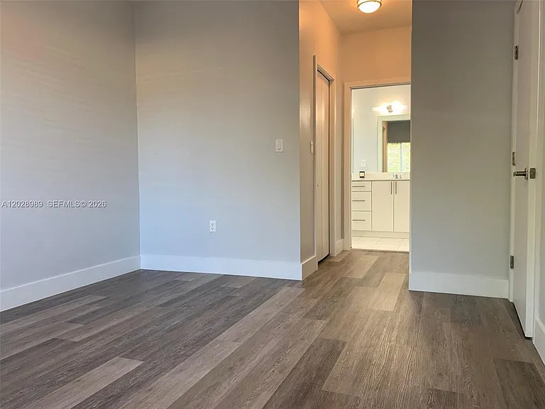 807 E 28th St — Photo 3