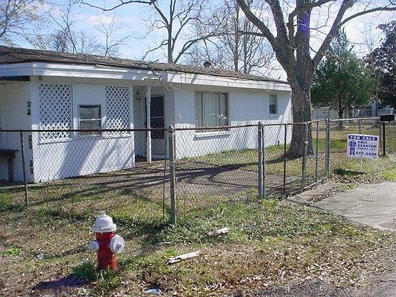 3rd image of 8428 Cherry Ave