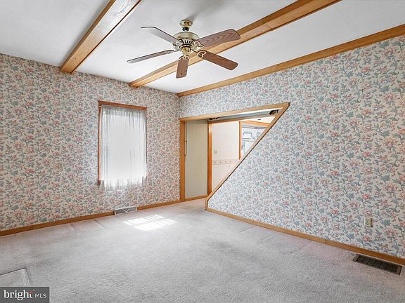 3rd image of 840 Williams St