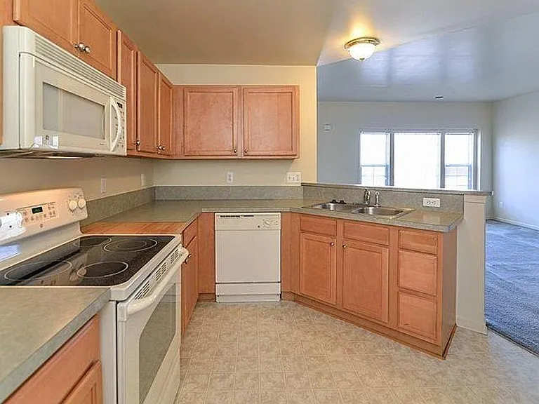 2076 Cloverly Ln — Photo 12
