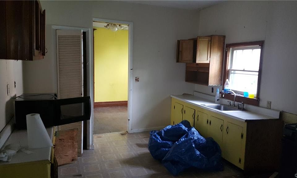 2nd image of 613 Boyd St
