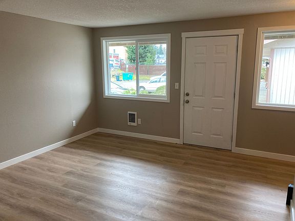 3rd image of 10302 123rd Street Ct E APT 6