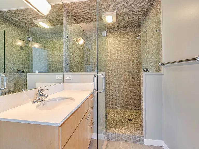 363 E Strawberry Dr — Photo 15