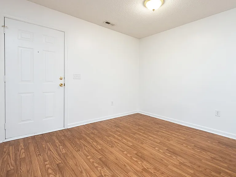 Crown Point at Kingsport Drive — Photo 34