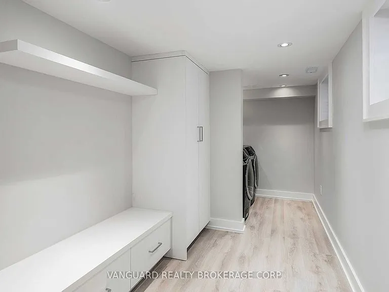 187 Brooke Ave #BASEMENT — Photo 8